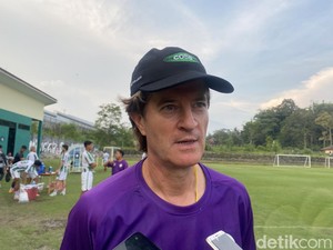 Sempat Dipanggil Bos PSS, Pieter Huistra Bakal Pimpin Latihan Hari Ini