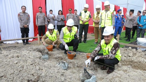 Peletakan batu pertama dan penandatanganan perjanjian kerja sama Polda NTB dengan pengusaha di Lombok Barat.