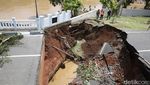 Penampakan Ujung Jembatan Kemang Pratama Amblas Diterjang Banjir Bekasi