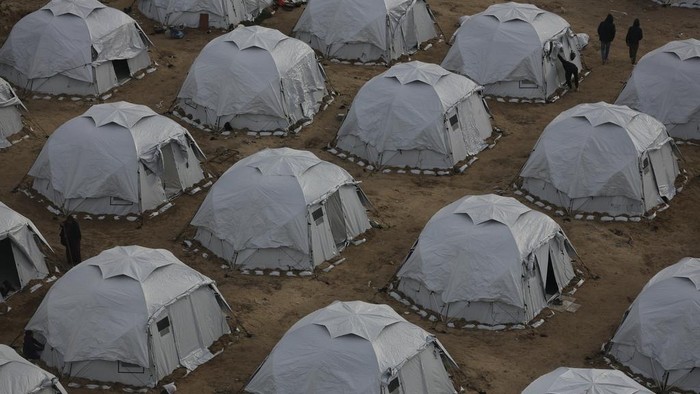 A tent camp for displaced Palestinians is set up amid destroyed buildings in the west of Al-Shati camp, west of Gaza City, on Monday, March 3, 2025. (AP Photo/Jehad Alshrafi)
