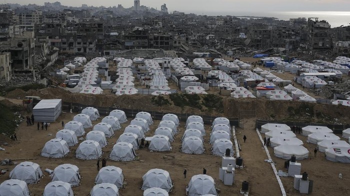A tent camp for displaced Palestinians is set up amid destroyed buildings in the west of Al-Shati camp, west of Gaza City, on Monday, March 3, 2025. (AP Photo/Jehad Alshrafi)