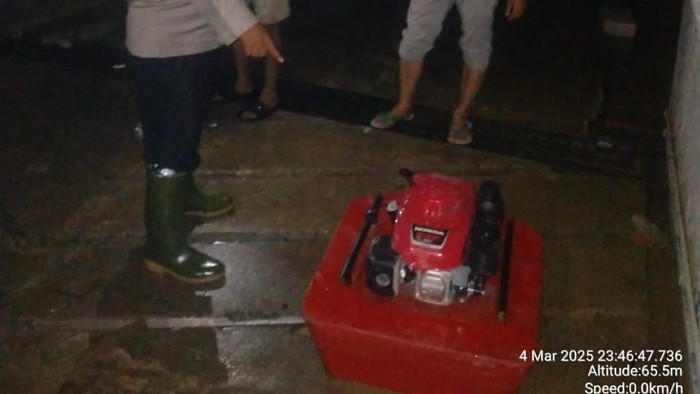Penampakan pompa air usai terbakar saat menyedot banjir di basement RSUD Bekasi.