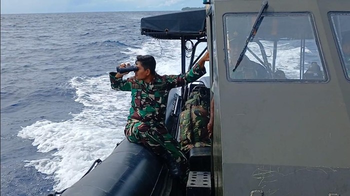 Pencarian penumpang wanita yang jatuh dari Kapal Pelni KM Dorolonda di Perairan Papua Barat.