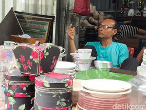Cerita Kesetiaan dari Penjual Barang Bekas di Taman Kebumen Cirebon