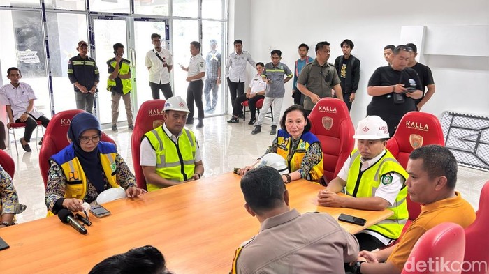 Pertemuan Kemenpu, Pemkot Parepare, hingga kepolisian di Stadion BJ Habibie Parepare.