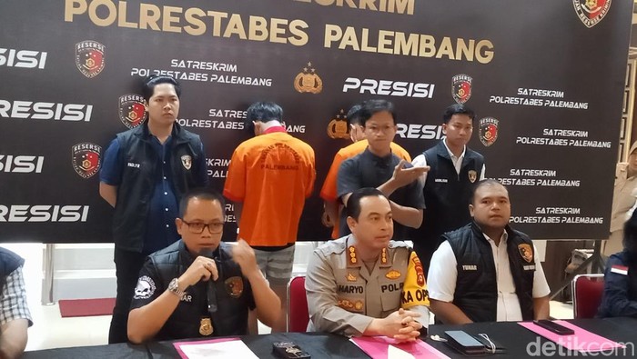 Polisi gelar ungkap kasus tawuran yang tewaskan remaja di Palembang, 2 tersangka diamankan-1 DPO.