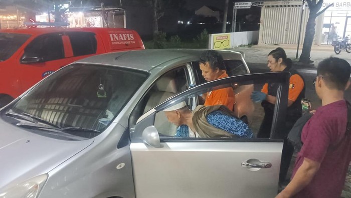 Polisi melakukan olah TKP kasus pencurian modus pecah kaca mobil di Wates, Kulon Progo, Selasa (4/3/2025).