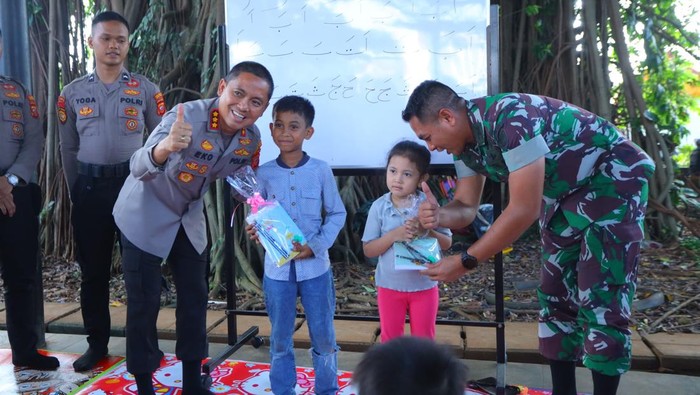 Polresta Bogor Kota dan Kodim 0606 Kota Bogor meluncurkan program Ayo Ngaji Bareng dan pengobatan gratis di bulan Ramadan. Foto: Dok. Istimewa.