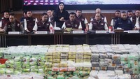 Dari pengungkapan itu polisi menyita keseluruhan barang bukti sebanyak 4,171 ton yakni 1,28 ton sabu, 346.959 butir ekstasi setara 138,783 kg. 493 kg ganja, 3,4 kg kokain, 1,6 ton tembakau sintetis dan  2.199.726 butir obat keras setara 659,917 kg.  