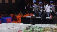 Keseluruhan barang bukti yang diamankan jika dikonversi dalam rupiah bernilai Rp 2,7 triliun.   