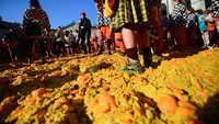Setelah Perang Dunia II, Pertempuran Oranges berkembang menjadi tontonan akbar, yang tidak hanya mencerminkan sejarah lokal tetapi juga perjuangan abadi untuk kebebasan. 