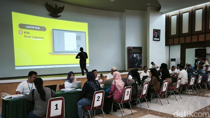 Proses antrean urus klaim JHT eks karyawan Sritex, Rabu (5/3/2025).