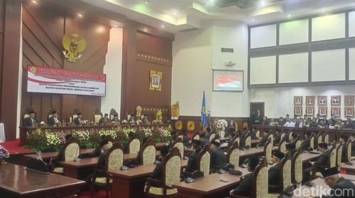 Rapat Paripurna Serah Terima Jabatan di DPRD Gianyar, Rabu (5/3/2025).