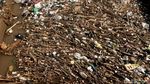 Jorok! Sampah Menumpuk di Bendungan Bugel Bandung
