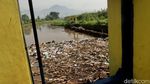Jorok! Sampah Menumpuk di Bendungan Bugel Bandung