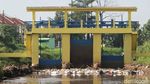 Jorok! Sampah Menumpuk di Bendungan Bugel Bandung