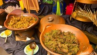 Untuk menu utamanya banyak yang dikreasikan dengan olahan daging. Di antaranya ada tengkleng kambing dan dendeng lambok hijau. Foto: detikFood/Yenny Mustika Sari