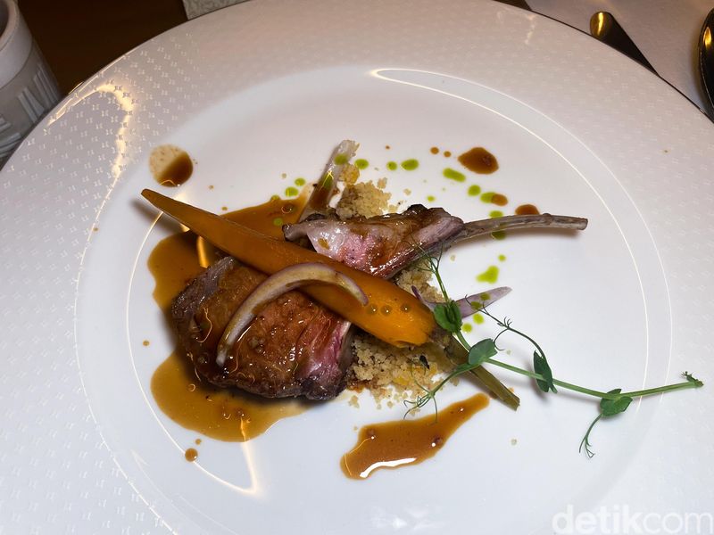 Menu iftar di St. Regis Jakarta