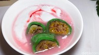 Pilihan takjil ala Nusantara yang dapat dipilih juga beragam. Salah satunya sajian es pisang ijo yang manis legit rasanya. Foto: detikFood/Yenny Mustika Sari