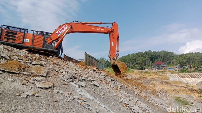Tebing Longsor di Proyek Bendungan Bagong Mulai Dikeruk