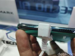 Penampakan Tecno Camon 40 yang Menghentak MWC 2025 Barcelona