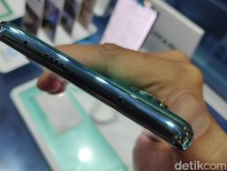 Penampakan Tecno Camon 40 yang Menghentak MWC 2025 Barcelona