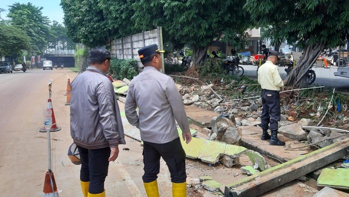 Tembok yang jebol di Grand Galaxy Bekasi (dok. Istimewa)