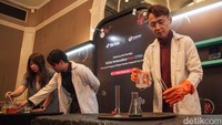 TikTok meluncurkan fitur STEM untuk konten sains, teknologi, teknik, dan matematika di Jakarta, Rabu (5/3/2025). Kepala Pengembangan SDM Kementerian Komunikasi dan Digital (Komdigi), Bonifasius Wahyu Pudjiarto menjelaskan, fitur ini sejalan dengan komitmen pemerintah memajukan ekosistem digital.
