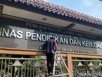 Viral Aksara Jawa di Papan Nama Gedung Disdikbud Jateng Ternyata Salah Tulis