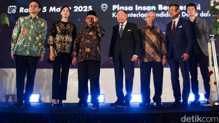 Sejumlah universitas di Indonesia memiliki fakultas/jurusan artificial intelligence (AI). Yang terbaru ada Universitas Pelita Harapan (UPH).