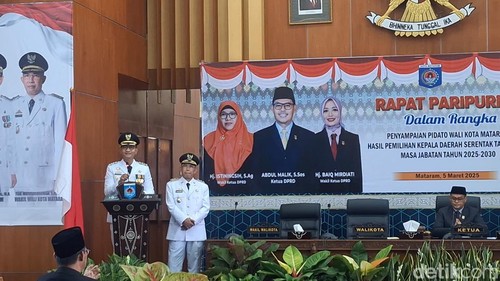 Wali Kota Mataram Mohan Roliskana dan Wakil Wali TGH Mujiburrahman saat pidato perdana di Kantor DPRD Kota Mataram, Rabu (5/3/2025).