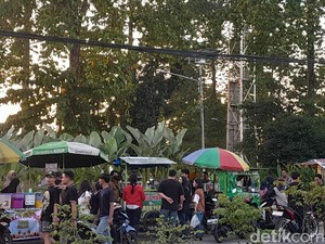 Cerita Warga Berburu Takjil di Depan Taman Cadika Medan