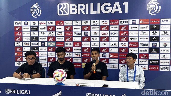 Asisten Pelatih PSM Ahmad Amiruddin saat konferensi pers jelang laga kontra Persebaya.