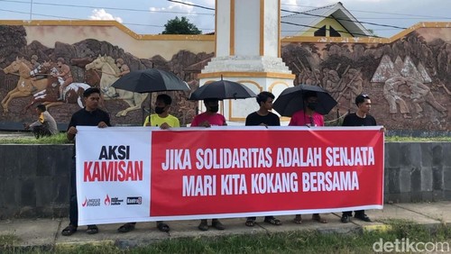 Aksi Kamisan di Taman Cabang Talabiu, Kecamatan Woha, Kabupaten Bima, Nusa Tenggara Barat (NTB), Kamis (6/3/2025). (Foto: Rafiin/detikBali)