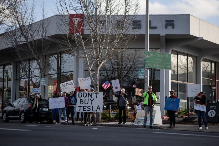 Residents protest against Elon Musks role at U.S. President Donald Trumps administration, outside of a Tesla dealership in Palo Alto, California, U.S. March 5, 2025. REUTERS/Carlos Barria
