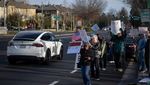Aksi Warga AS Protes Elon Musk, Geruduk Dealer Tesla di California