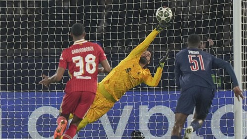 Liverpools goalkeeper Alisson makes a save during the Champions League round of 16 first leg soccer match between Paris Saint-Germain and Liverpool at the Parc des Princes in Paris, Wednesday, March 5, 2025. (AP Photo/Aurelien Morissard)