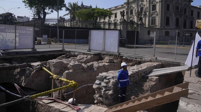 A worker stands inside what was a colonial bridge from XVI century as it is excavated behind the government palace in Lima, Peru, Monday, Feb. 24, 2025. (AP Photo/Martin Mejia)