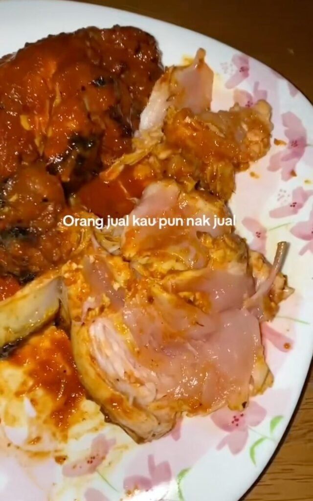 Astagfirullah! Beli Ayam Panggang di Bazar Ramadan tapi Masih Mentah