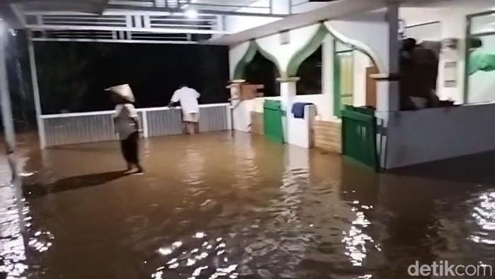 banjir bandang bojonegoro
