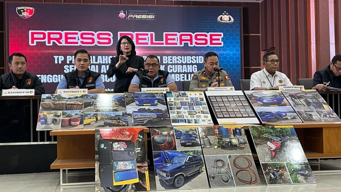 Bareskrim bongkar kasus penyelewenangan solar subsidi di Tuban dan Karawang (Ondang/detikcom)