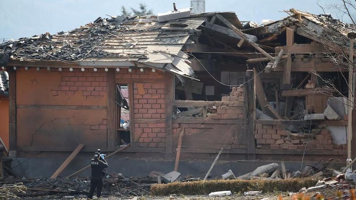 A forensic officer takes photographs of a building damaged after South Koreas Air Force said that Mk82 bombs fell from a KF-16 jet outside the shooting range during joint live-fire exercises near the demilitarized zone separating two Koreas in Pocheon, South Korea, March 6, 2025. REUTERS/Kim Hong-Ji Purchase Licensing Rights
