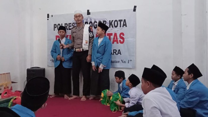 Bripka Agus Prio Pramono mendirikan Ponpes di Cibinong, Bogor