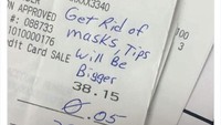 Beri uang tip sangat minim, seorang pelanggan tega menulis catatan kasar untuk pelayannya. Ia mengatakan pelayannya tak sopan dengan menggunakan masker, padahal aturan itu datang dari manajemen restoran. Foto: Bored Panda