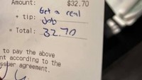 Seorang pelanggan merendahkan pelayan restoran melalui catatan pada kolom tip. Ia tak memberikan tip namun malah menyuruh pelayan tersebut mencari pekerjaan yang lebih baik. Foto: Bored Panda