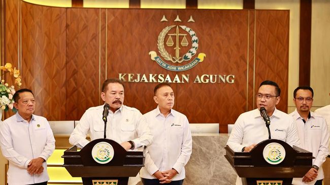 Direktur Utama PT Pertamina (Persero) Simon Aloysius Mantiri