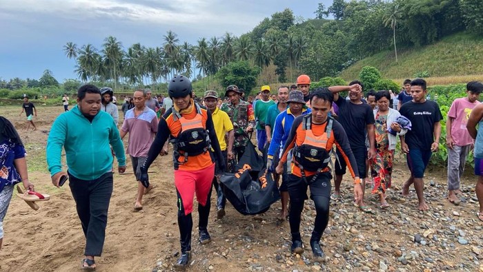 Evakuasi jenazah petani tewas terseret arus di Gorontalo Utara.