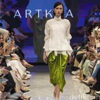 Fashion show ARTKEA Raya 2025 di METRO Plaza Senayan, Jakarta, Kamis, [6/3/2025]. ARTKEA memilih embroidery atau sulaman sebagai salah satu ornamen utama dalam rangkaian busananya. Foto: Dok. Andhika Prasetia.