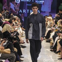 Fashion show ARTKEA Raya 2025 di METRO Plaza Senayan, Jakarta, Kamis, [6/3/2025]. ARTKEA memilih embroidery atau sulaman sebagai salah satu ornamen utama dalam rangkaian busananya. Foto: Dok. Andhika Prasetia.