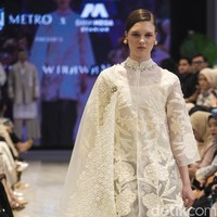 Denny Wirawan merilis koleksi busana glamour untuk Festive Raya Fashion Show 2025 di METRO Plaza Senayan, Jakarta. Kamis, [6/3/2025]. Foto: Dok. Andhika Prasetia.